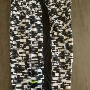 Men’s Nike Dri Fit Shorts Black and White Size M